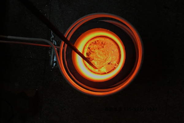 選用中頻熔煉爐-企業(yè)鋁件開(kāi)展終脫氨外擴(kuò)散脫氨