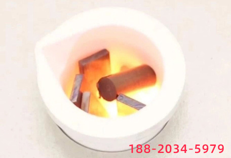 中頻感應(yīng)爐廠家-方便環(huán)保節(jié)能