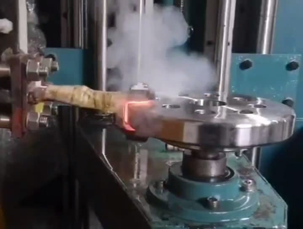 海拓中大型軸類淬火設(shè)備順利通過預(yù)驗收