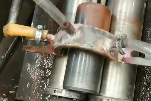 高頻淬火機(jī)對內(nèi)壁表面淬火內(nèi)孔淬火