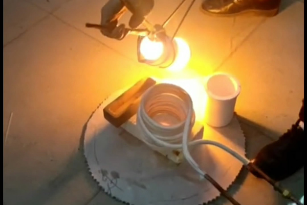 小型金屬熔煉設(shè)備高頻熔煉爐