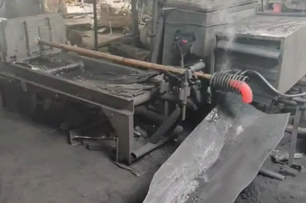 高頻機(jī)是怎么配合生產(chǎn)線自動(dòng)生產(chǎn)彎頭的