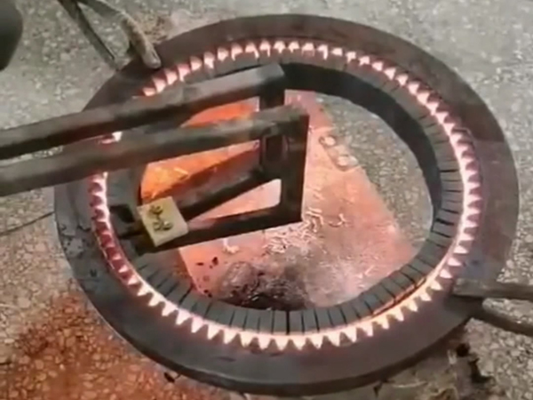 中高頻淬火設(shè)備對齒輪內(nèi)齒淬火