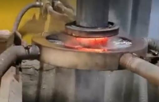 中頻感應(yīng)淬火設(shè)備鋼棒加熱淬火