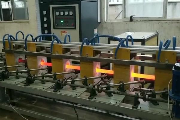中頻圓鋼調(diào)質(zhì)生產(chǎn)線實(shí)拍中頻感應(yīng)加熱設(shè)備