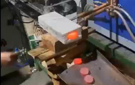 超音頻感應(yīng)加熱爐-鐵餅自動送料上料加熱處理