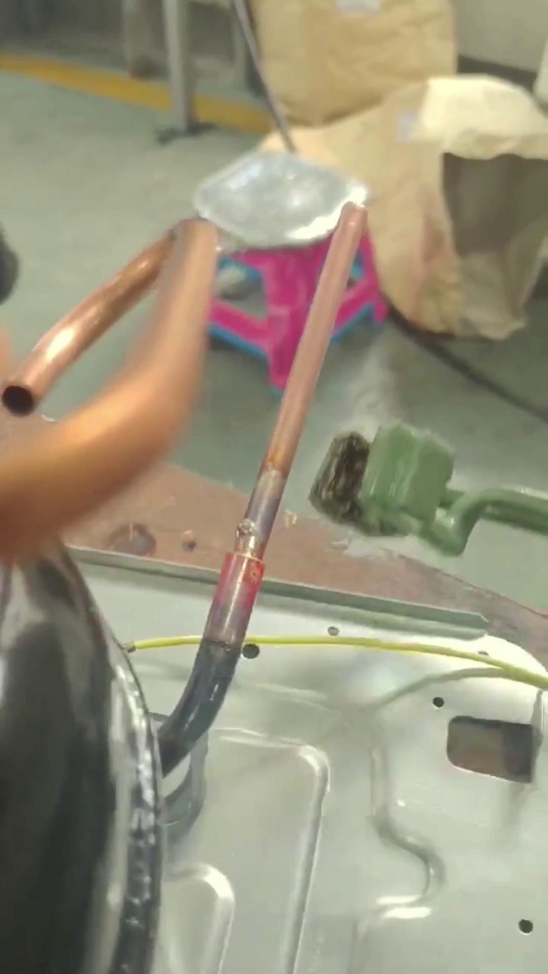 冰箱壓縮機(jī)銅管焊接維修可能不合適但生產(chǎn)用高頻機(jī)焊接效率就是高