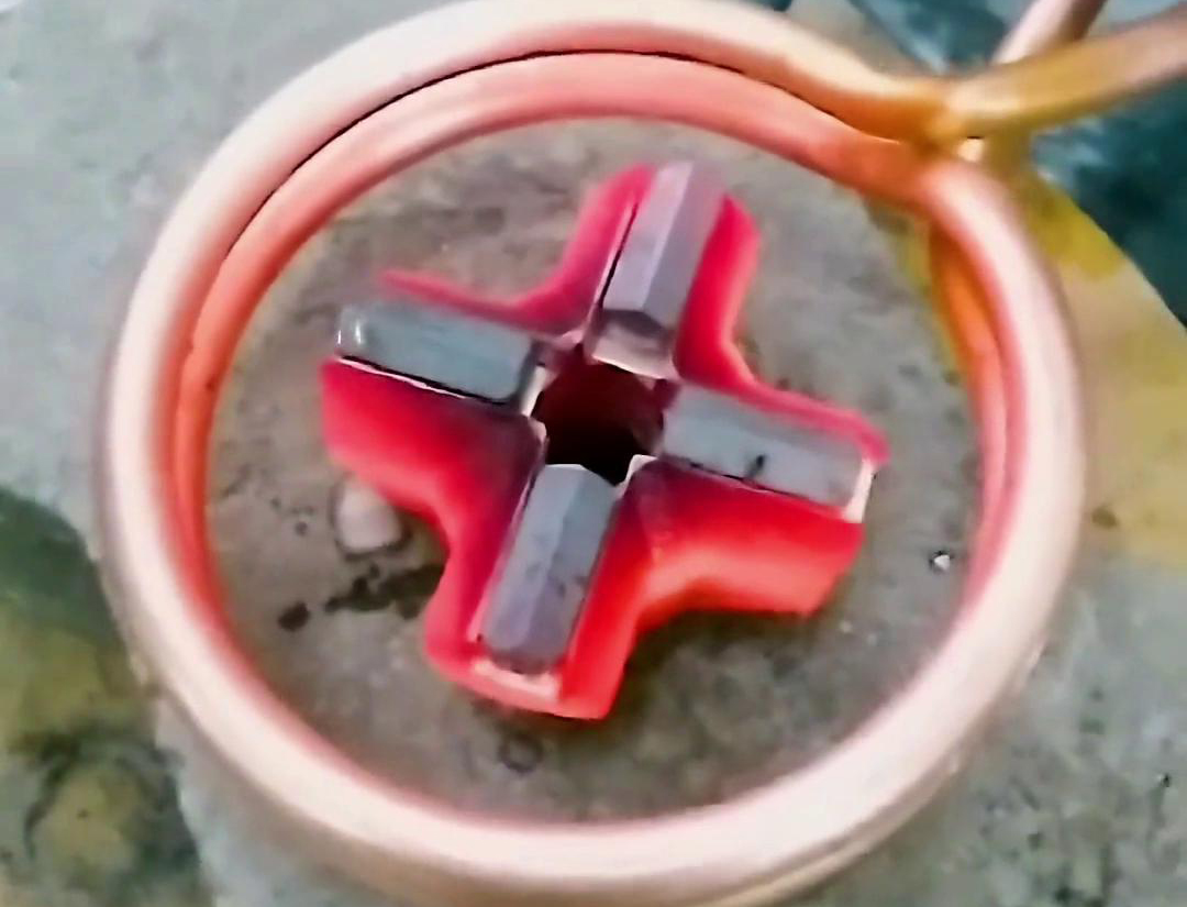 海拓高頻機(jī)生產(chǎn)廠家以專業(yè)的態(tài)度、自信的精神和優(yōu)質(zhì)的服務(wù)，贏得客戶的信賴和支持