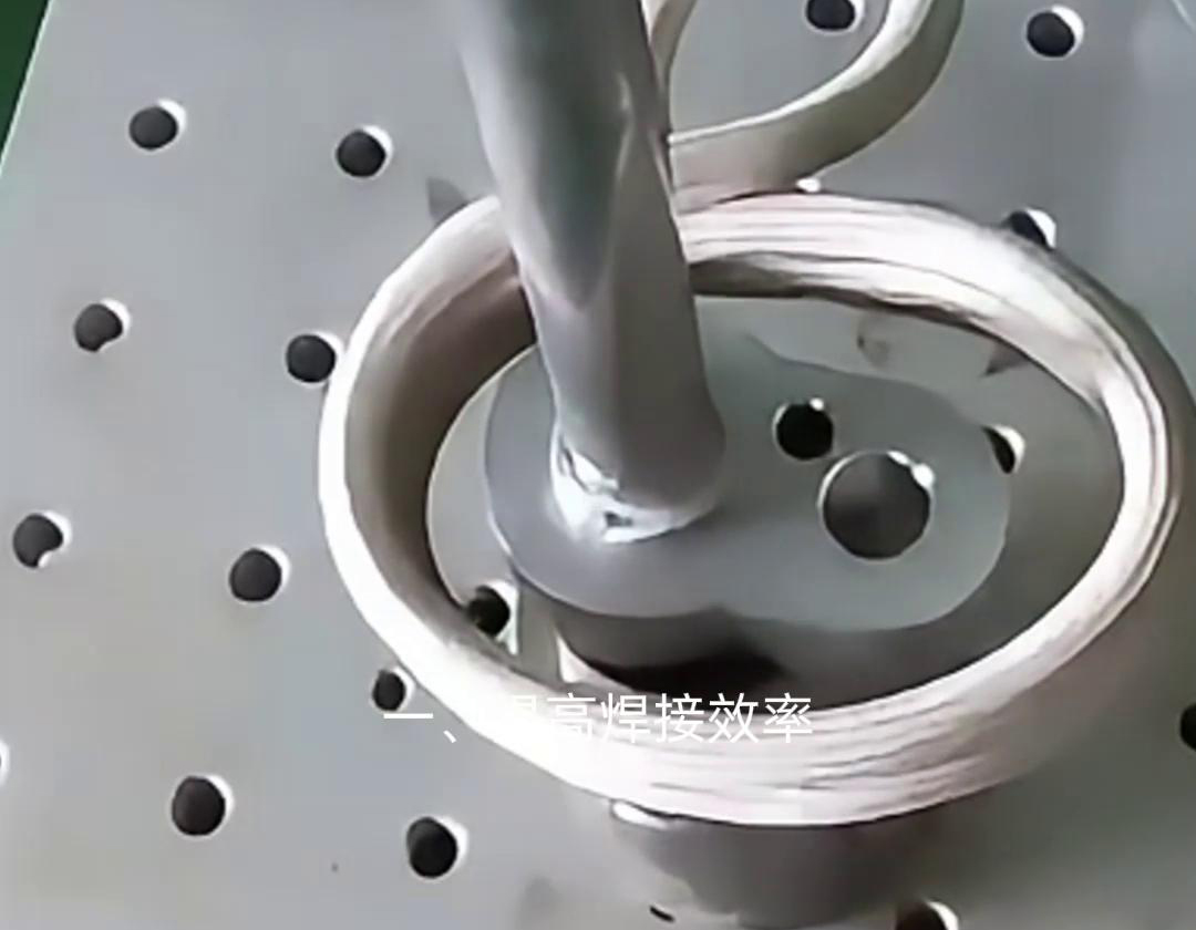 鋁件焊接設備中，手持式高頻焊機是一種適用于鋁管焊接的高效、便捷的焊接工具