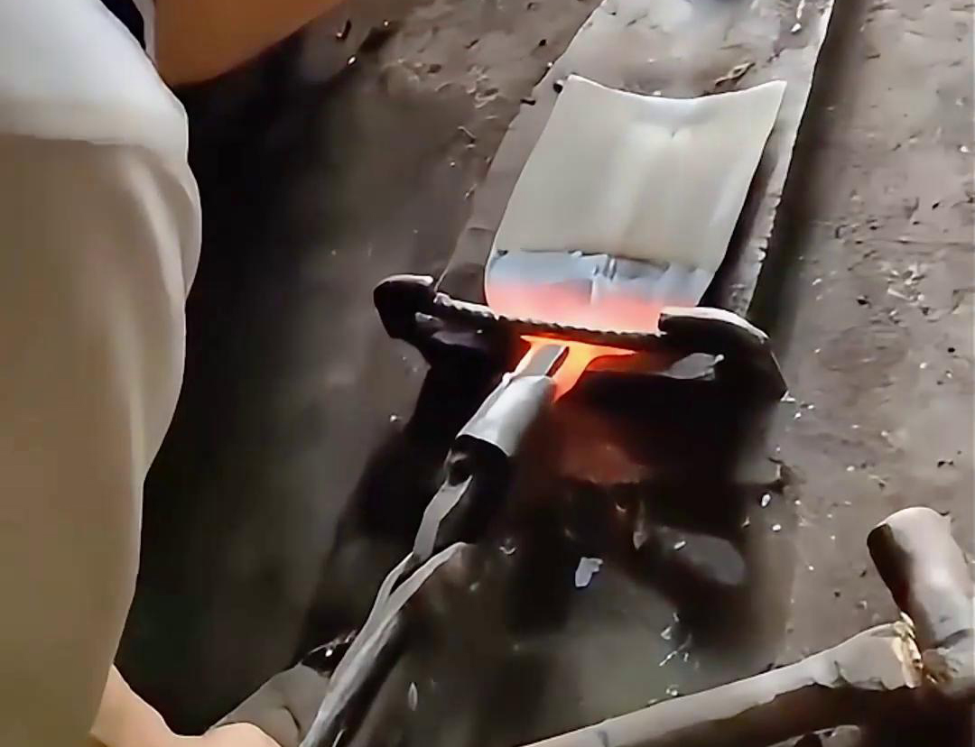 超音頻感應(yīng)加熱設(shè)備在金屬退火處理，尤其是鐵匠加熱淬火退火工藝中的應(yīng)用