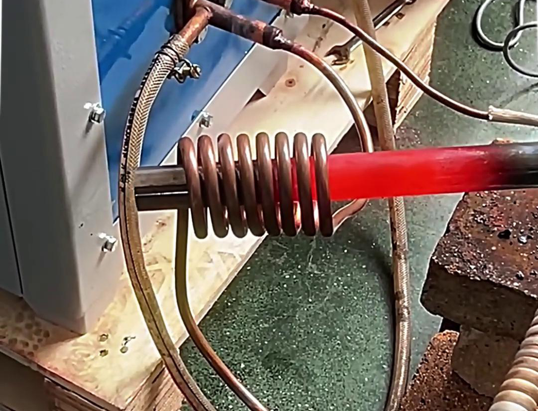 不銹鋼管加熱退火過(guò)程中，高頻加熱設(shè)備的應(yīng)用具有顯著優(yōu)勢(shì)