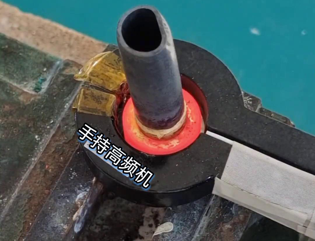 手持式高頻焊接機(jī)具有焊接速度快、焊接質(zhì)量高、操作簡(jiǎn)單等優(yōu)點(diǎn)