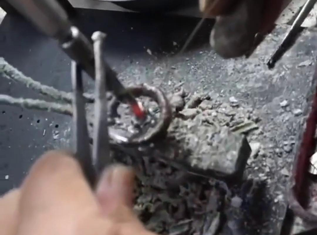 鉆頭鎢鋼合金焊接，采用高頻15KW焊接設備