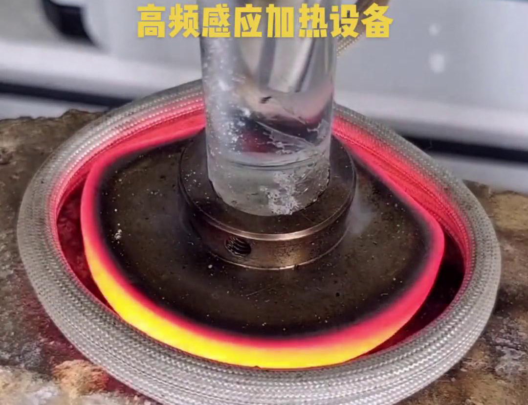 高頻焊機焊接因其高效、高質量、環(huán)保、操作簡便和適應性強等優(yōu)點，被廣泛應用于各個行業(yè)