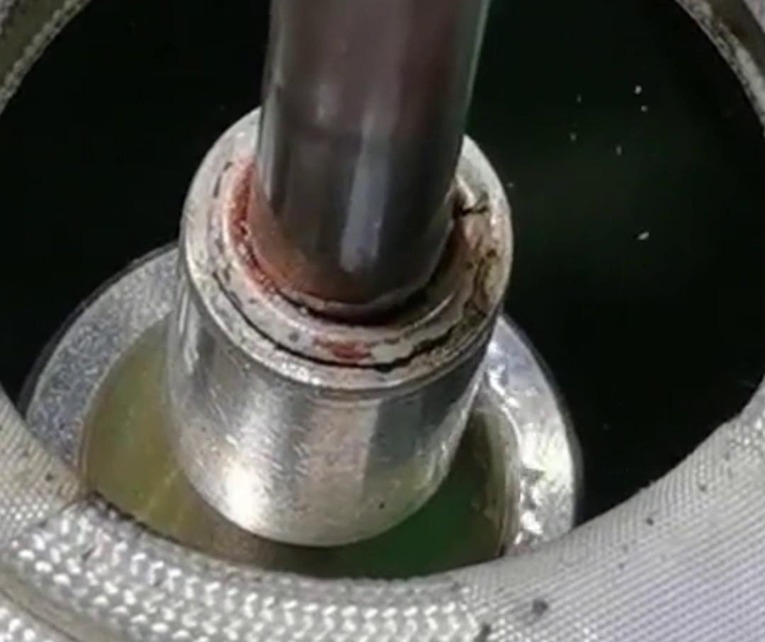 高頻機焊接銅鋁管是一種有效的焊接方法，但要注意工藝規(guī)范和焊接技巧