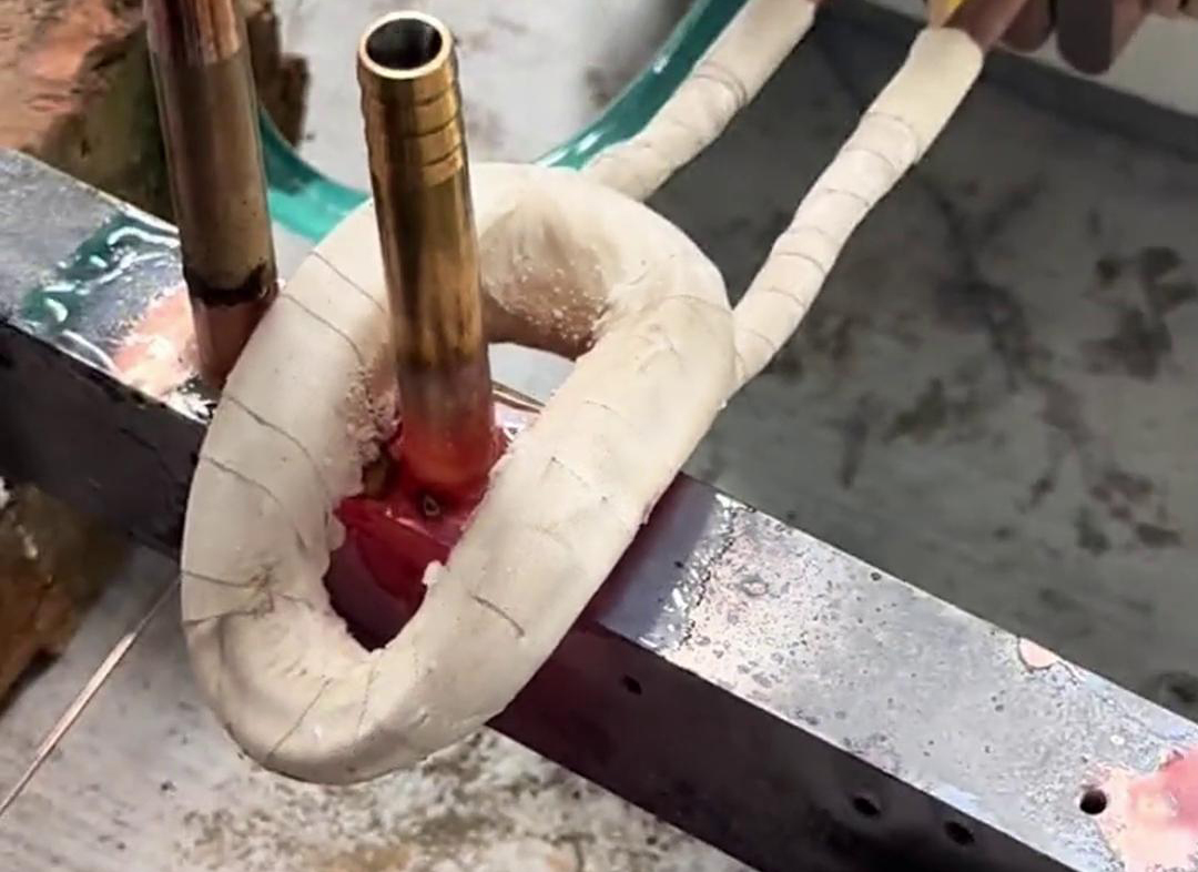 焊接工藝的魅力展現(xiàn)，銅管和方管高頻焊接，高頻技術(shù)創(chuàng)造的奇跡！