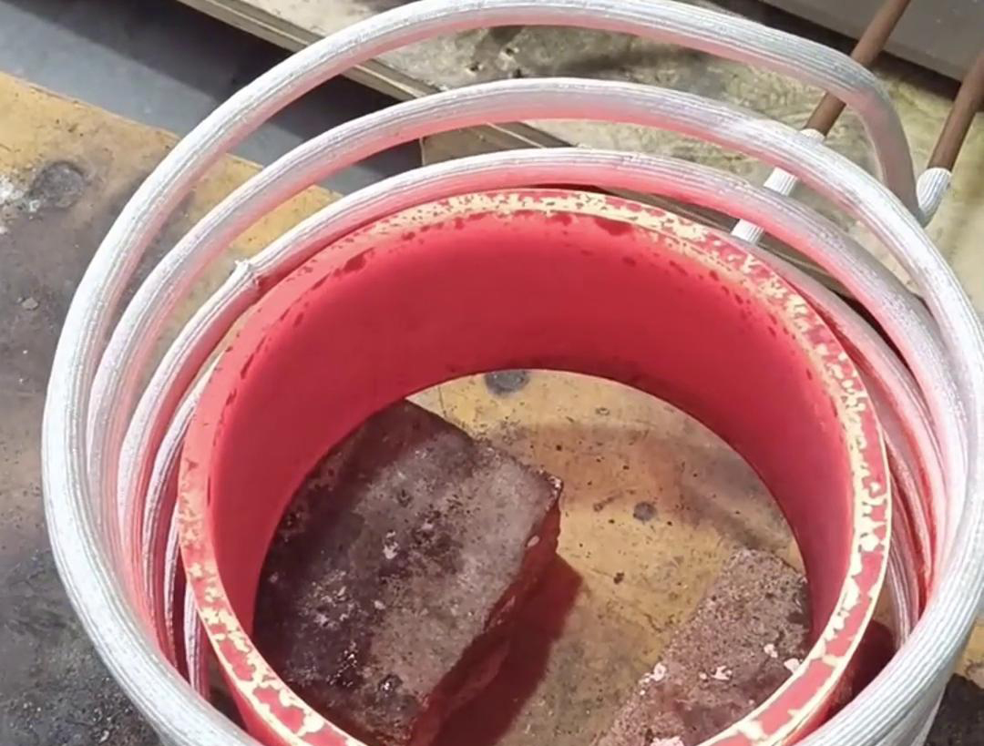 創(chuàng)新科技，加熱不再漫長等待，250mm 鋼管超音頻加熱瞬間搞定，高效節(jié)能，讓加熱變得更簡單