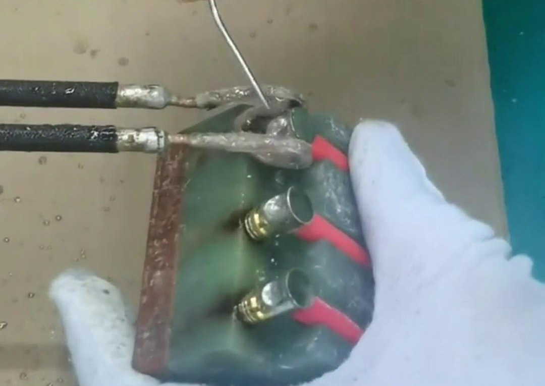 采用超高頻釬焊電線與銅端子的釬焊，這樣有效保障了其品質(zhì)，杜絕了虛焊假焊等因素