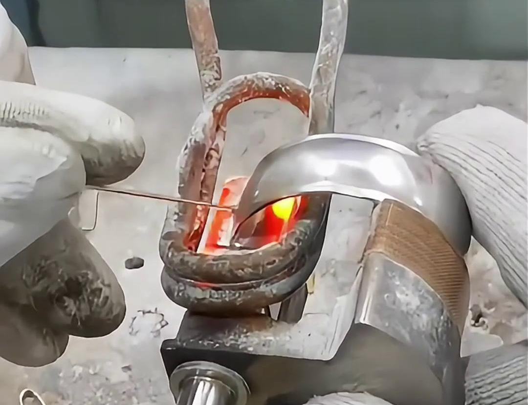 高頻焊接技術可以實現(xiàn)快速、高效的壓力表焊接