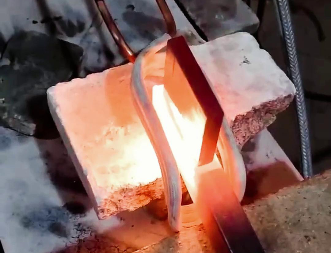 銅排高頻焊接，焊縫平整光滑，無需打磨拋光，一次成型