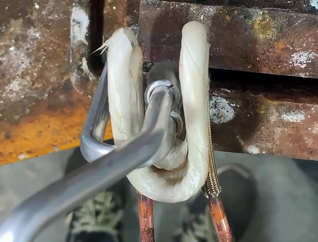 鋁管焊接用什么焊機(jī)呢?手持式高頻焊機(jī)是不錯(cuò)的選擇