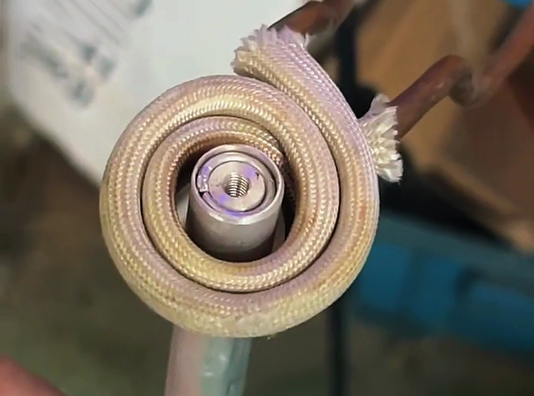 通過高頻感應(yīng)加熱實(shí)現(xiàn)鋁管與堵頭的快速、牢固連接