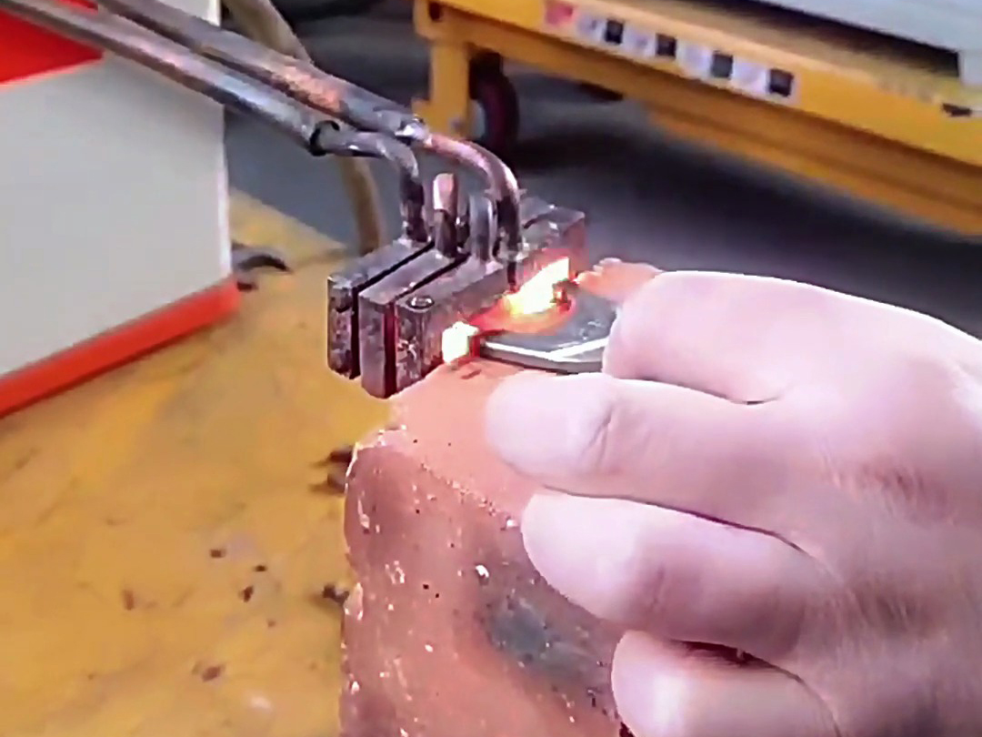 超高頻淬火對五金零件提供了一種高效、經(jīng)濟(jì)且可靠的解決方案