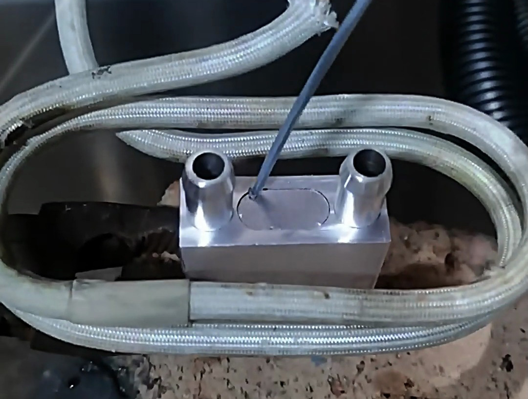 使用高頻焊機焊接鋁件，那么焊接鋁件就像喝水一樣簡單，簡單到有手就會