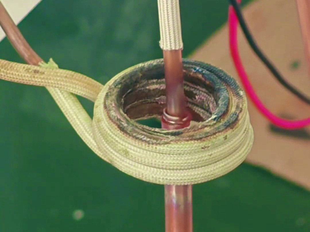 高頻加熱機是非常適合做銅管加熱、銅管焊接這樣的工藝