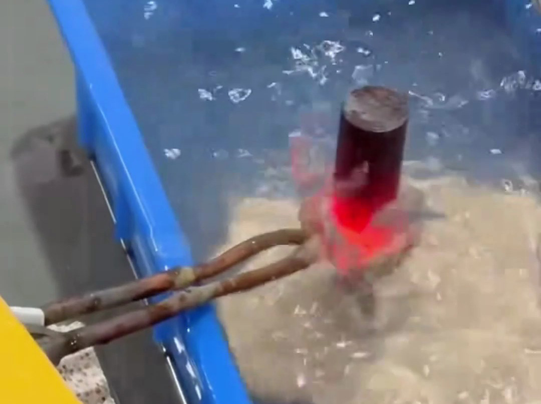 真神奇了，在水中也能用高頻加熱機(jī)加熱金屬材料