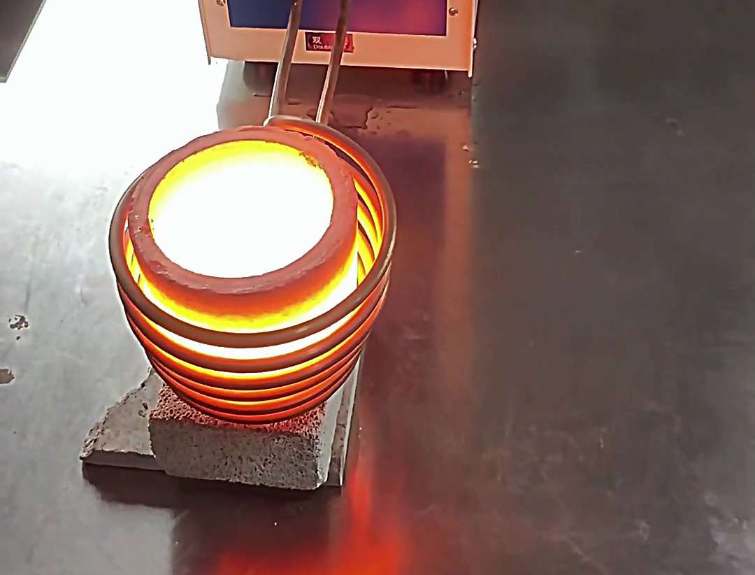 220V小型熔煉爐 是一種非常適用于實驗室、教學、貴金屬回收、首飾加工等場景