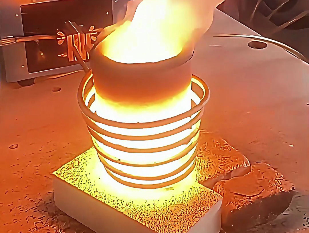 小型高頻金屬熔煉爐適用于多種金屬材料的熔煉，如金、銀、銅、鋁及其合金等