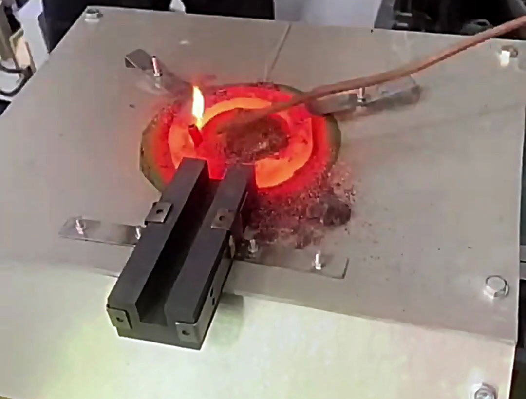 非標(biāo)定制支持！海拓中頻熔煉爐如何滿足你的工業(yè)生產(chǎn)需求