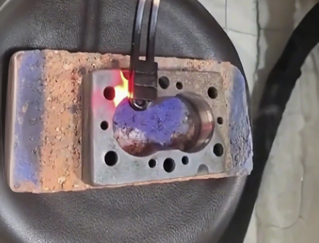 你以為金屬熱處理很復(fù)雜？金屬表面熱處理新境界！手持高頻加熱機(jī)這款設(shè)備讓一切變得簡單