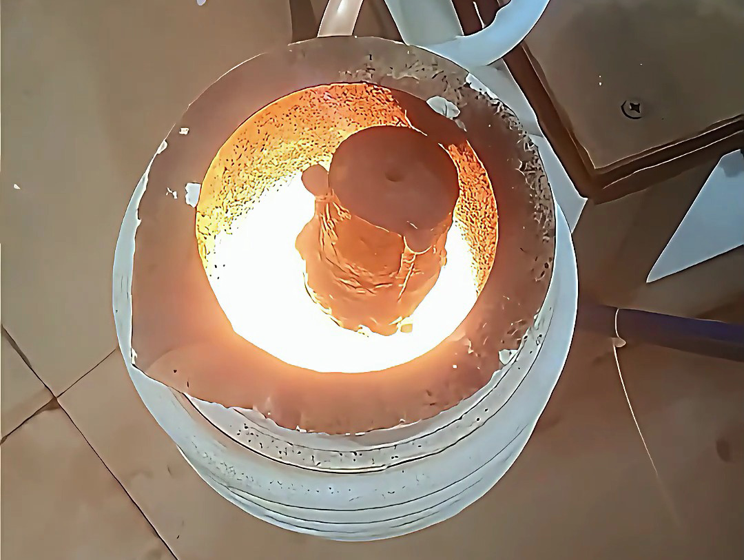 1公斤小型金屬熔煉爐，只要220V電壓即可使用