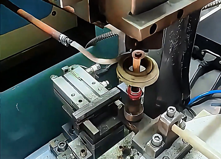 銀觸點高頻自動化焊接設(shè)備，支持多材料組合焊接及特殊工藝需求