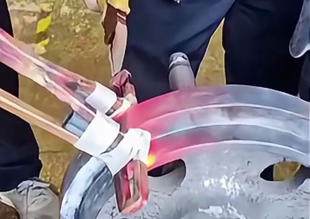 一種類行車輪表面淬火熱處理工藝測試，利用感應加熱設備局部感應熱處理工藝