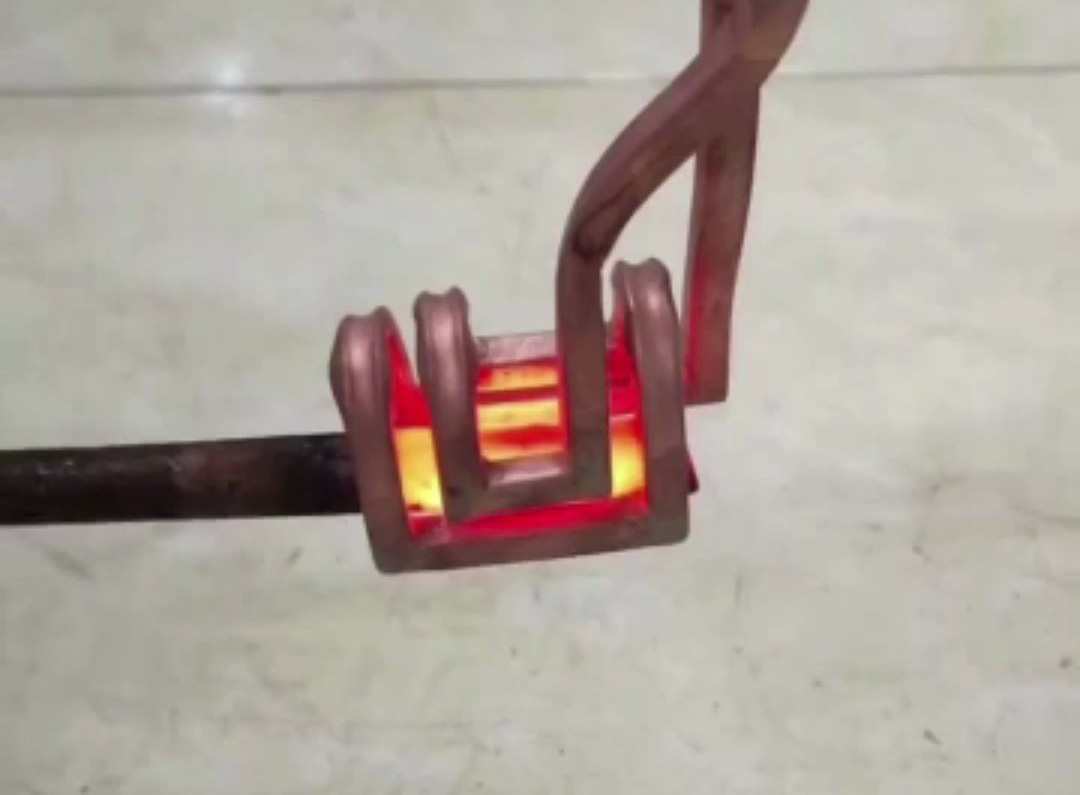 還在為金屬加熱發(fā)愁？高頻U型線圈裝置讓你大開眼界！