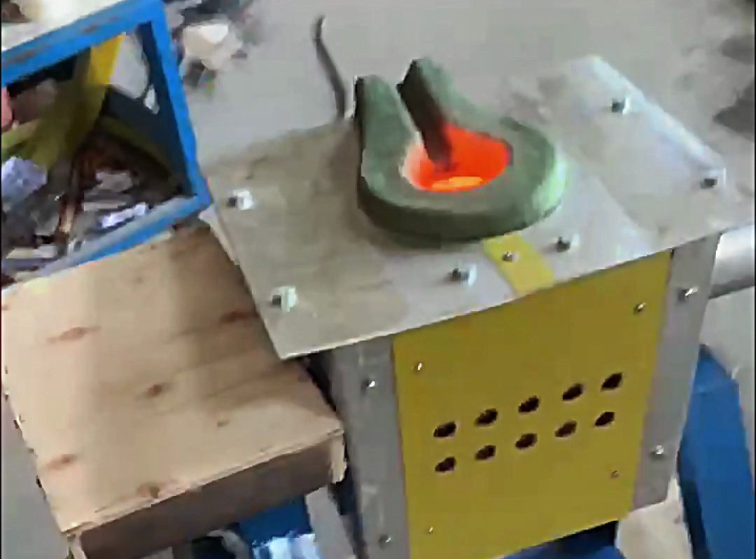 熔金熔銅熔鋁都不在話下！這款中頻熔煉爐高效可靠，廠家直供！