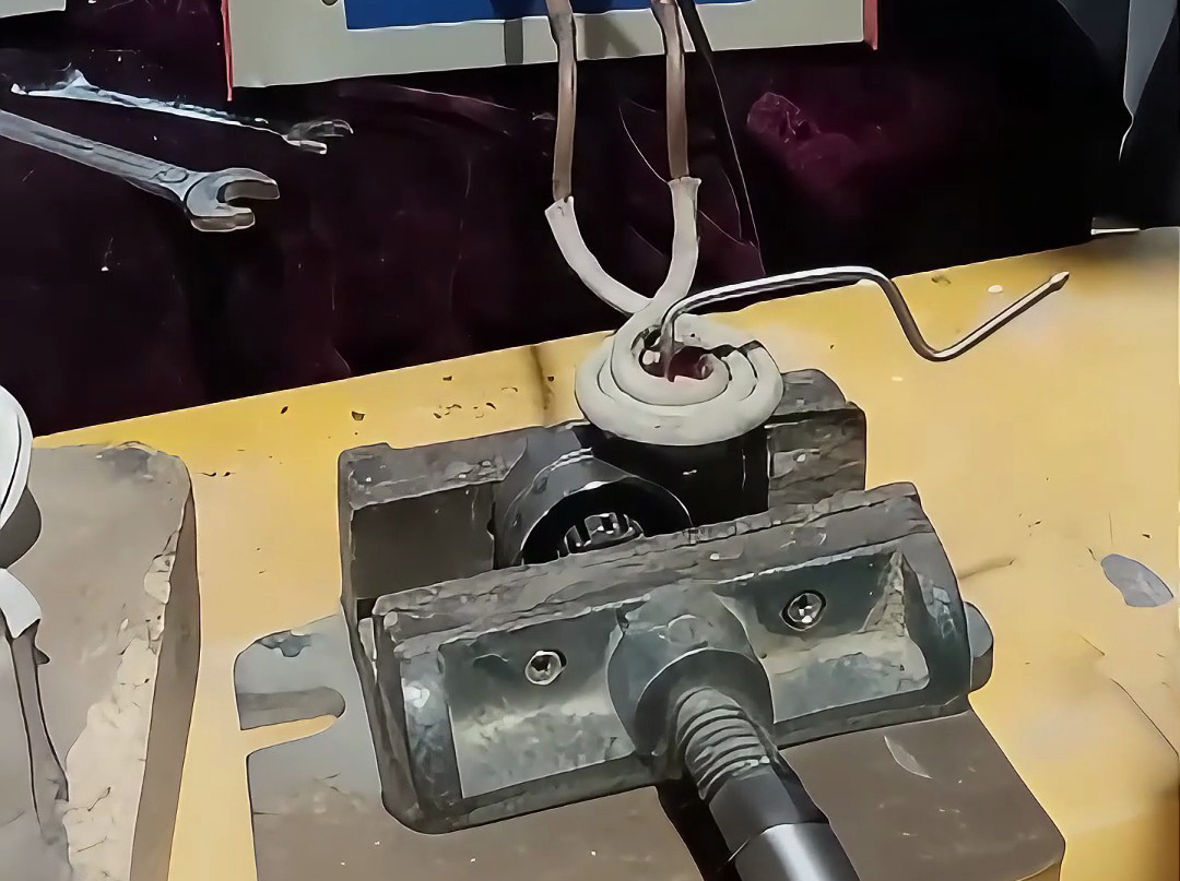 驚呆了！自動(dòng)高頻感應(yīng)加熱設(shè)備竟能這樣焊接不銹鋼管