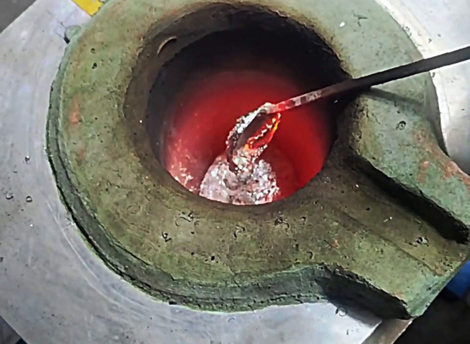 手動(dòng)自動(dòng)雙模式！這款錫渣中頻熔煉爐太靈活了