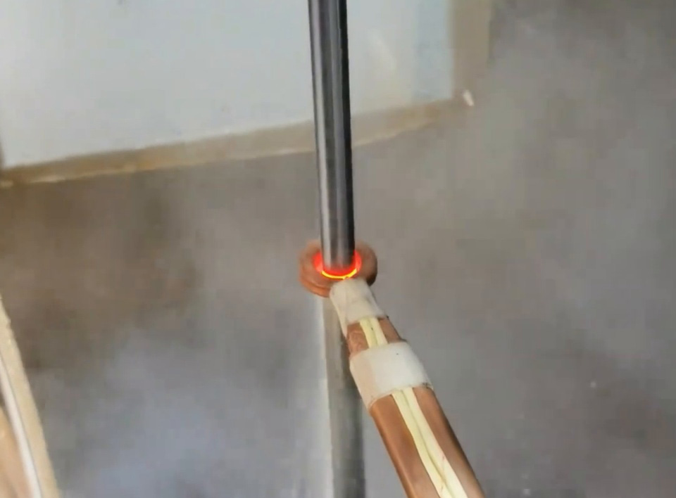 16毫米光軸精細(xì)處理！數(shù)控高頻淬火機(jī)床高效精準(zhǔn)展示