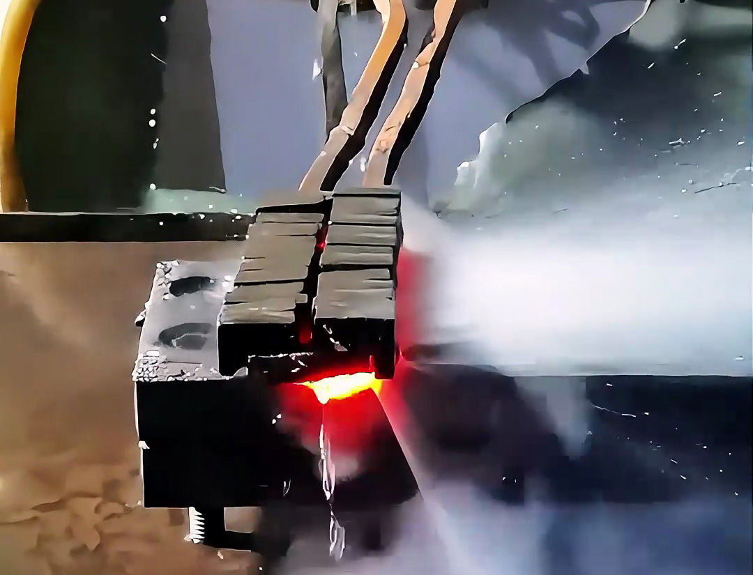 壓板淬火要穩(wěn)準(zhǔn)高效？臥式淬火機(jī)床來搞定